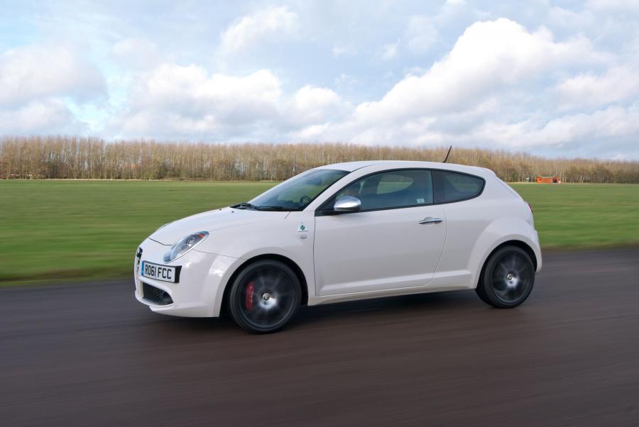  Alfa Romeo MiTo Quadrifoglio Verde (955) 2011 года  (UK) (фото 8 из 18)